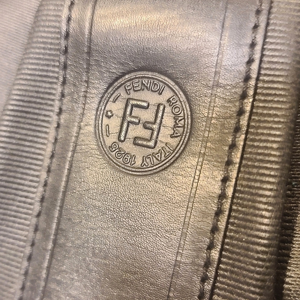 VINTAGE FENDI CLUTCH - Picture 6 of 14